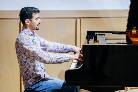 Aeham Ahmad „Und die Vögel werden singen“ –  Konzert mit Lesung am 10. November um 19 Uhr im Kreismuseum Wewelsburg (Foto: Besim Mazhiqi)